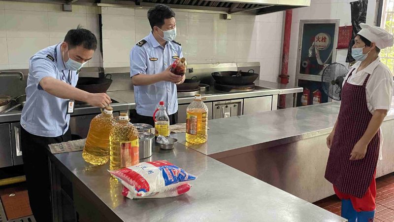 贵州酸汤火锅底料批发，为什么源头厂家比中间商更值得谈