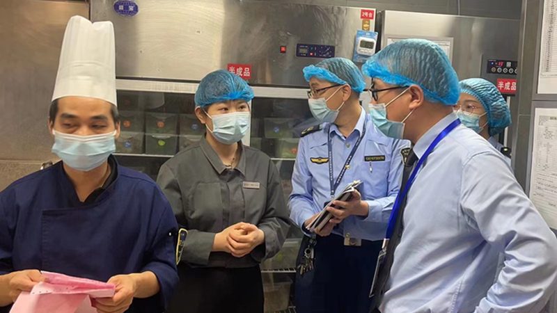 粮油店与卖菜：哪个生意更佳？**
