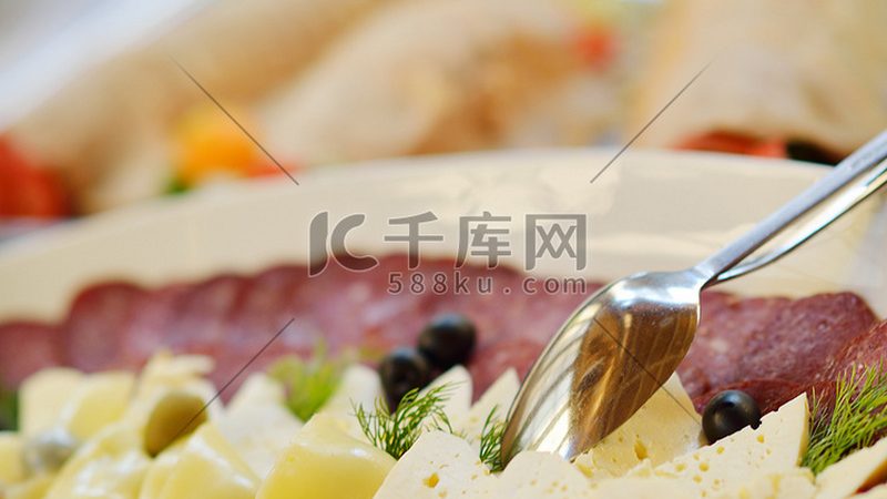 三四线城市餐饮加盟，如何选择合适的品牌？**