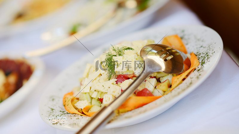 行业现状：品牌众多，竞争激烈