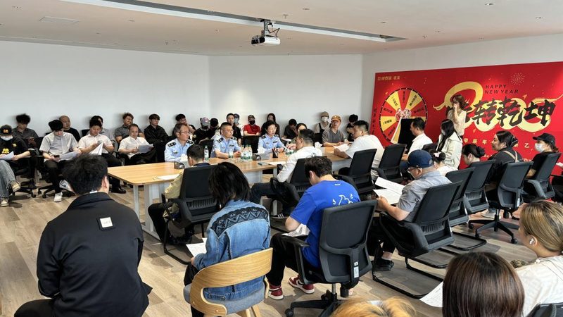 餐饮加盟与直营：模式差异与选择考量